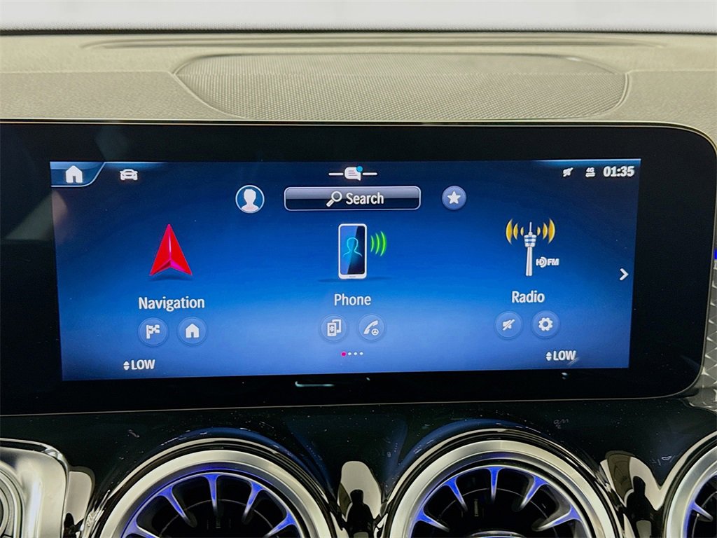 Used 2025 Mercedes-Benz GLB 250 4MATIC image 16