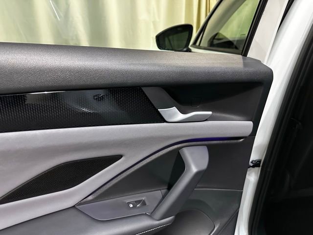 Certified 2025 Volkswagen Tiguan SE R-Line image 28