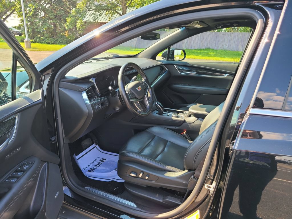 Used 2021 Cadillac XT5 Premium Luxury w/ LPO, Floor Liner Package FWD image 22