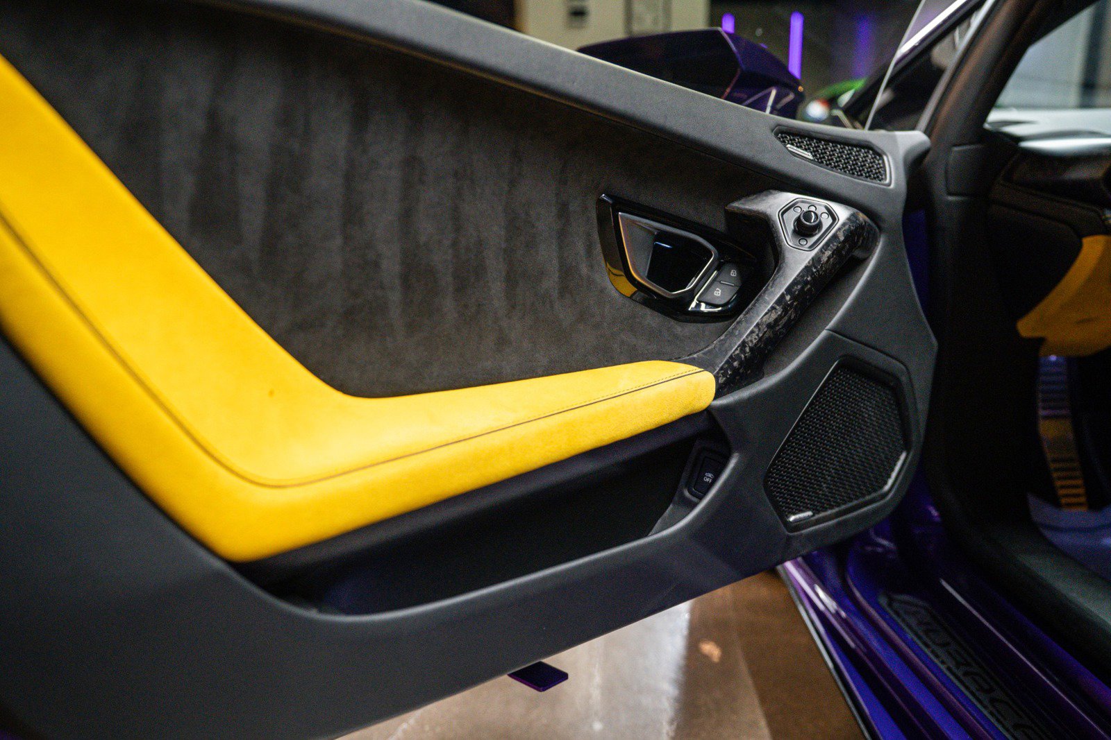 Used 2022 Lamborghini Huracan EVO image 12