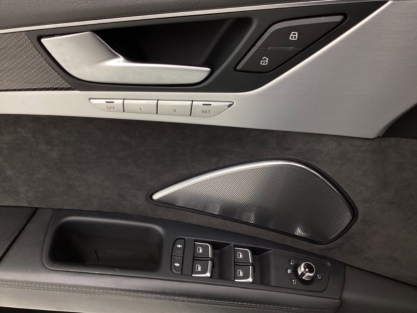 Used 2013 Audi S8 image 37