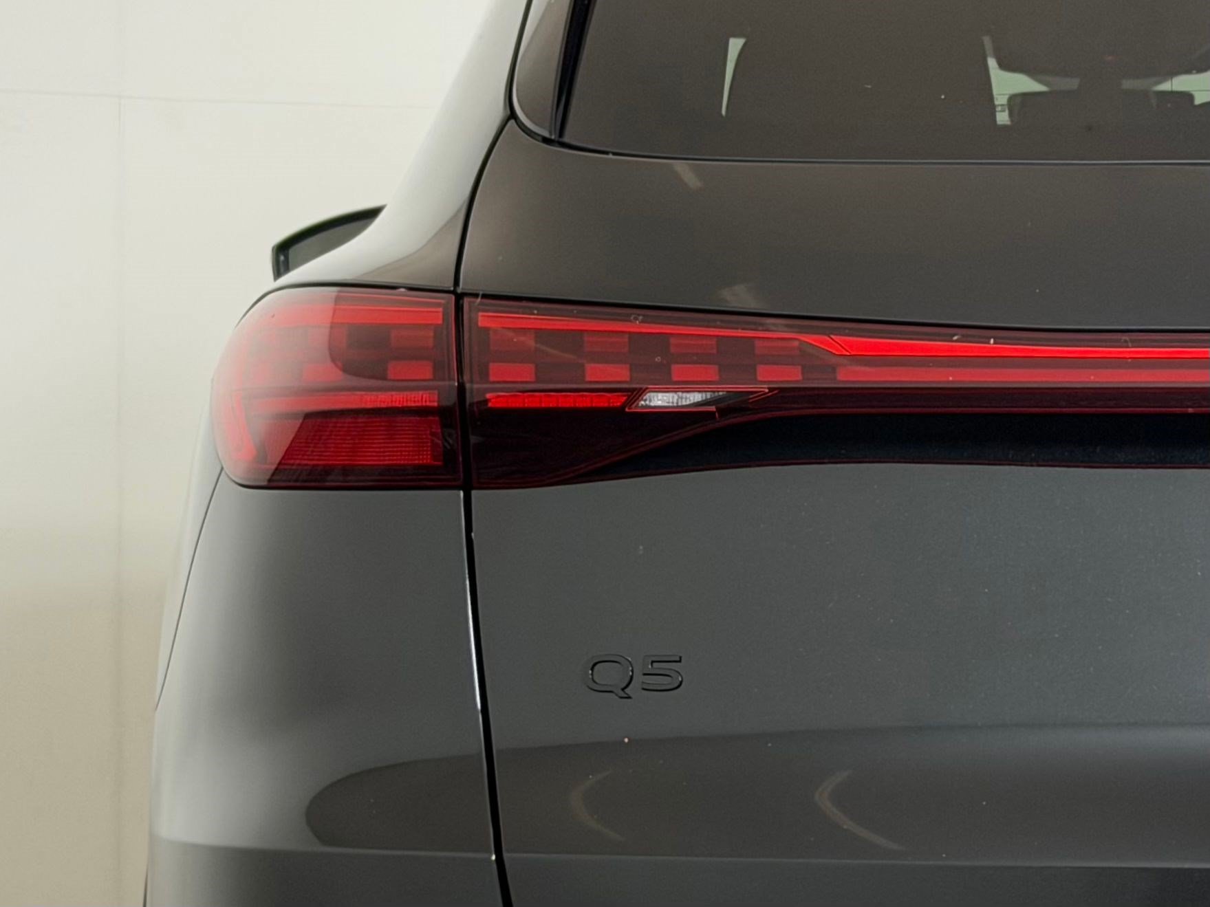 Used 2025 Audi Q5 Premium w/ Convenience Package AWD/4WD image 13