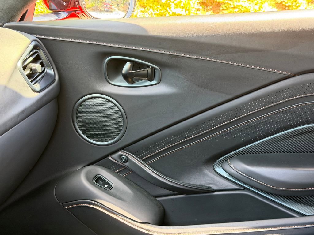 Used 2023 Aston Martin V8 Vantage Roadster RWD image 34