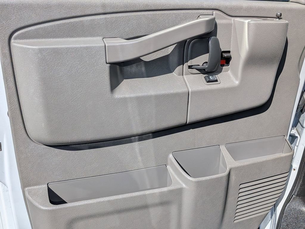 Used 2025 Chevrolet Express 3500 LT w/ LT Preferred Equipment Group image 9