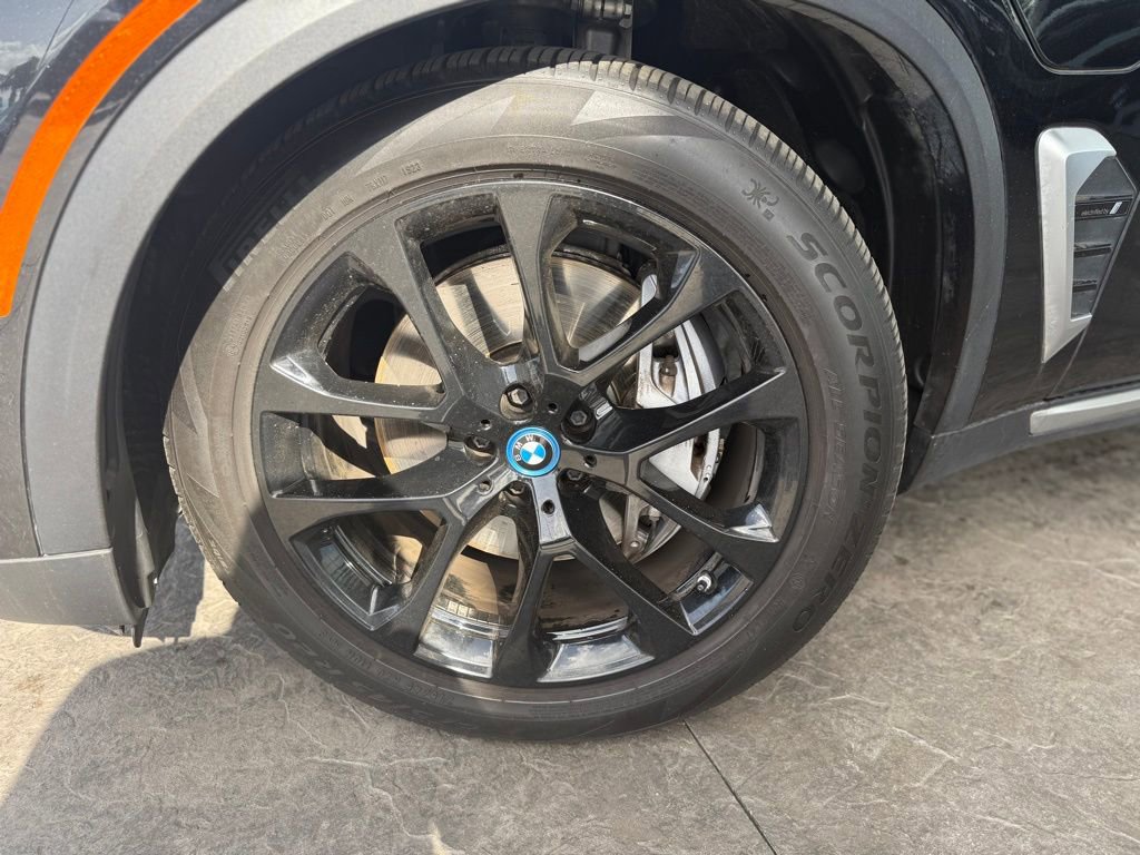 Used 2024 BMW X5 xDrive50e w/ Premium Package image 5