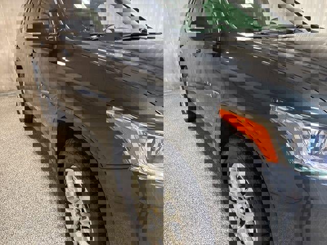 Used 2021 Chevrolet Traverse LT image 34