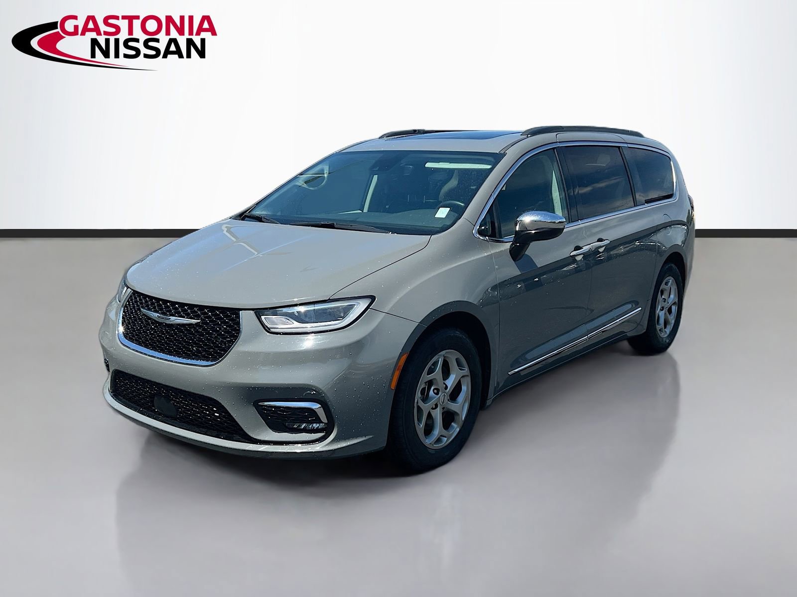 Used 2023 Chrysler Pacifica Limited FWD image 3