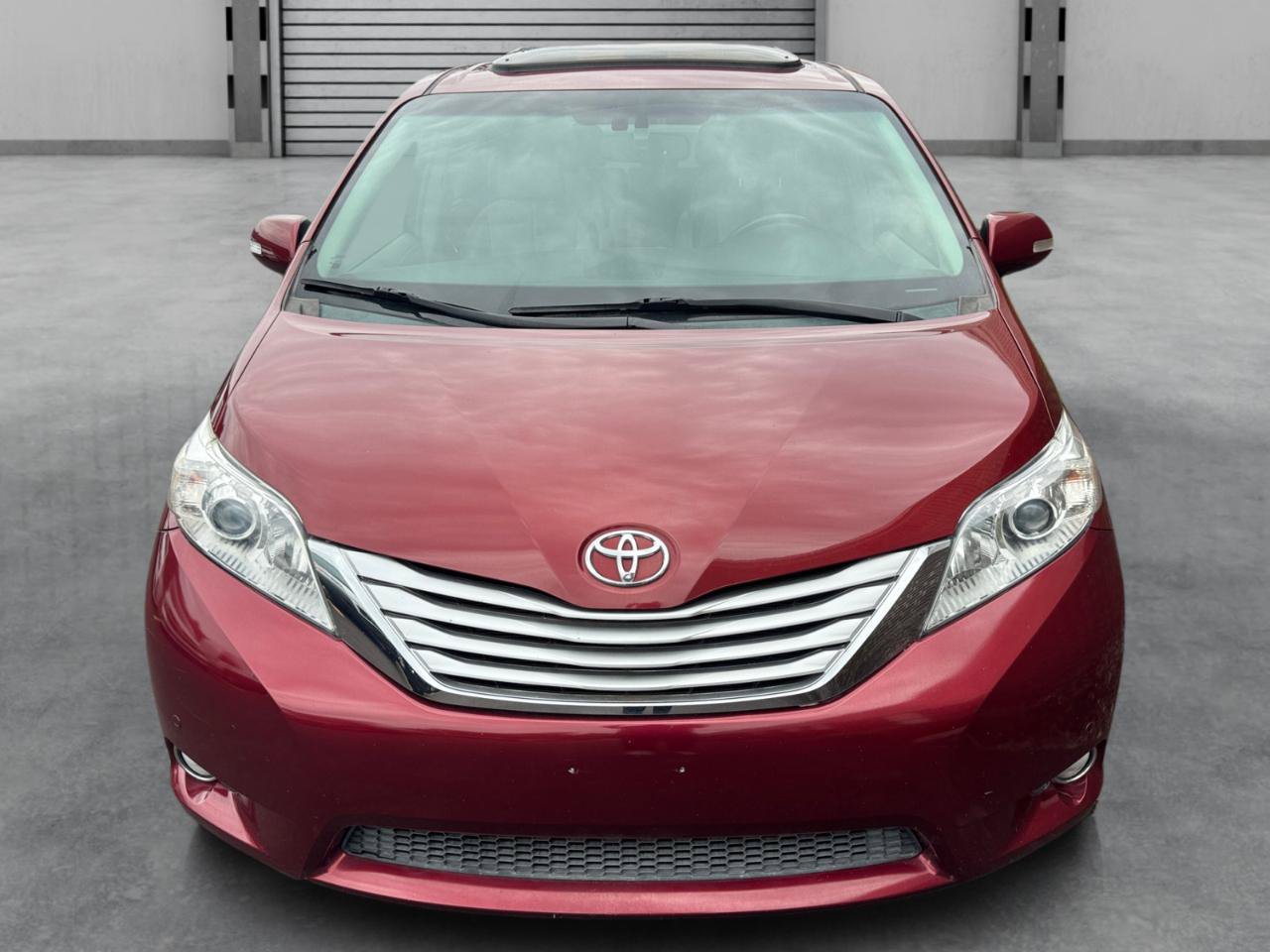 Used 2014 Toyota Sienna Limited w/ Limited Convenience Package FWD image 34