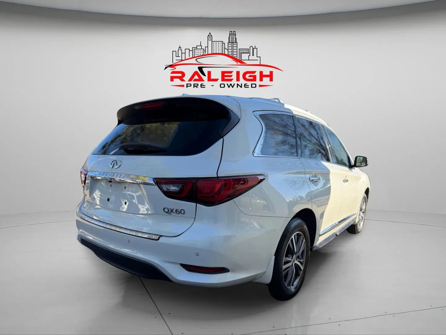 Used 2019 INFINITI QX60 Luxe w/ Essential Package image 8