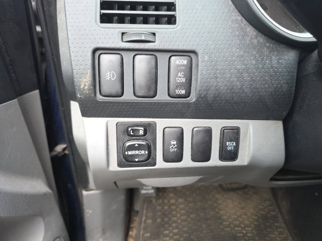 Used 2015 Toyota Tacoma 4x4 Access Cab V6 w/ TRD Sport Package image 16