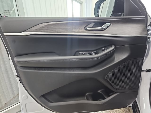 New 2026 Jeep Grand Cherokee Altitude AWD/4WD image 10