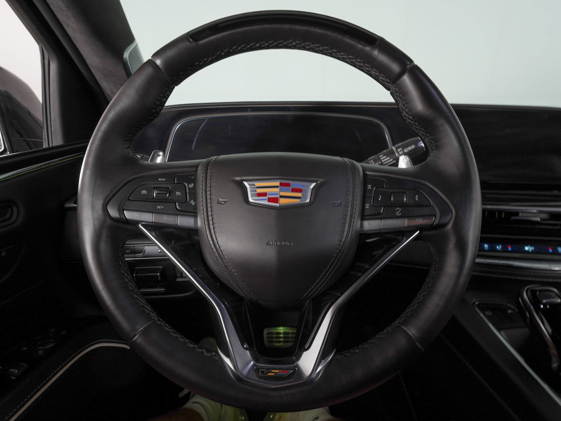 Used 2023 Cadillac Escalade V w/ LPO, ONYX Package AWD/4WD image 18