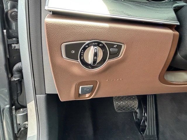 Used 2019 Mercedes-Benz E 300 4MATIC image 25