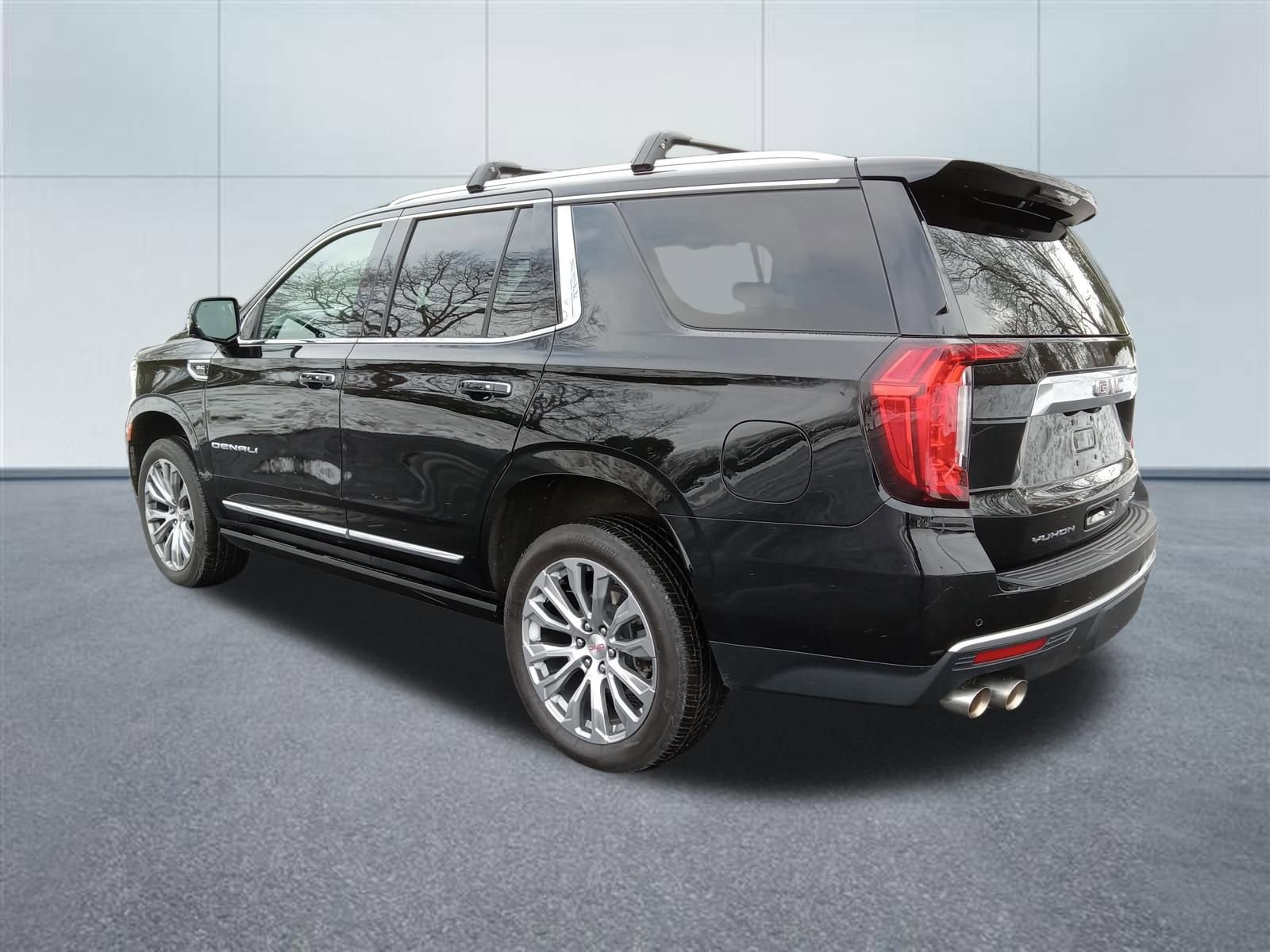 Used 2021 GMC Yukon Denali w/ Denali Premium Package image 3