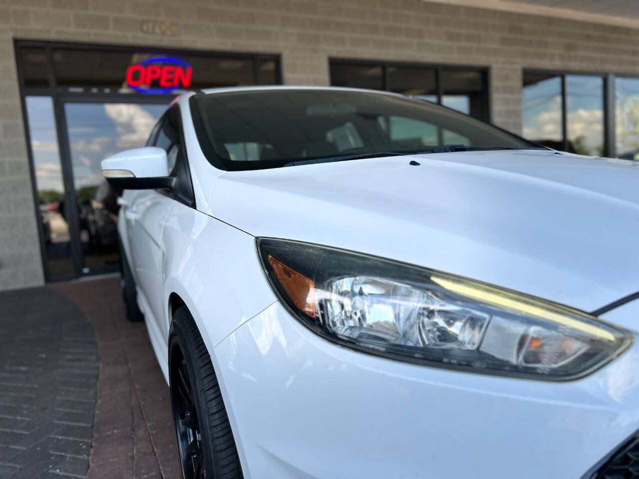Used 2017 Ford Focus ST FWD image 26