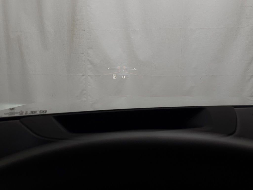 Used 2025 BMW X7 M60i w/ Climate Comfort Package image 27