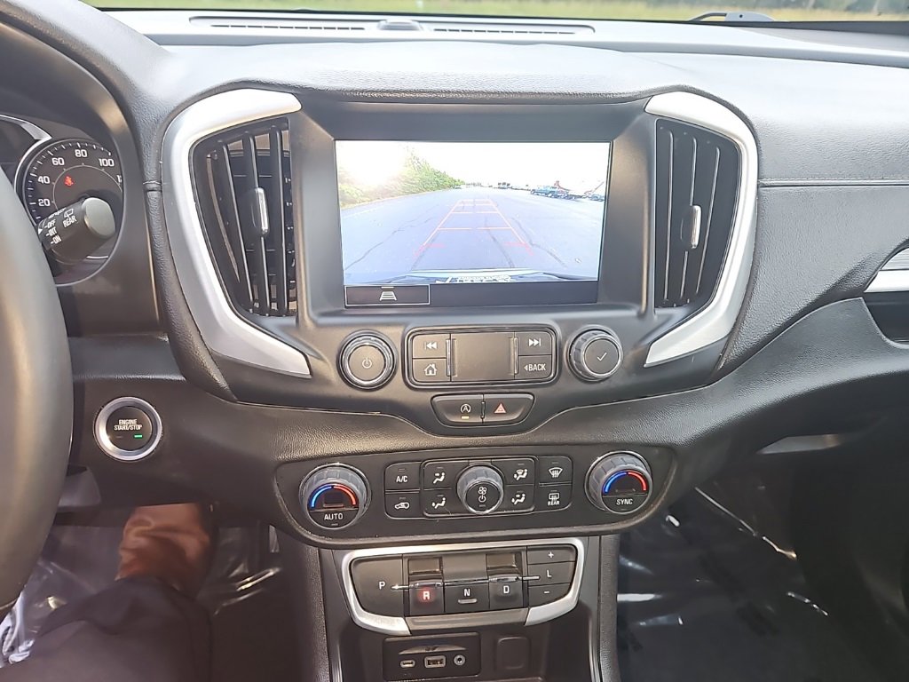 Used 2024 GMC Terrain SLT image 18