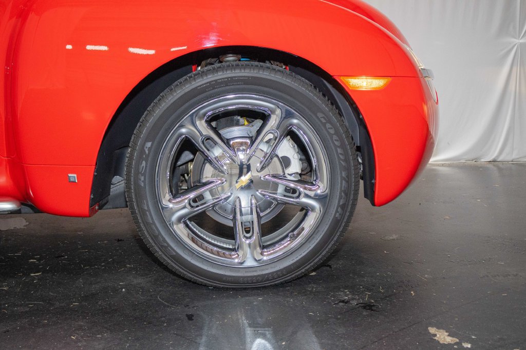Used 2006 Chevrolet SSR w/ Preferred Equipment Group RWD image 6