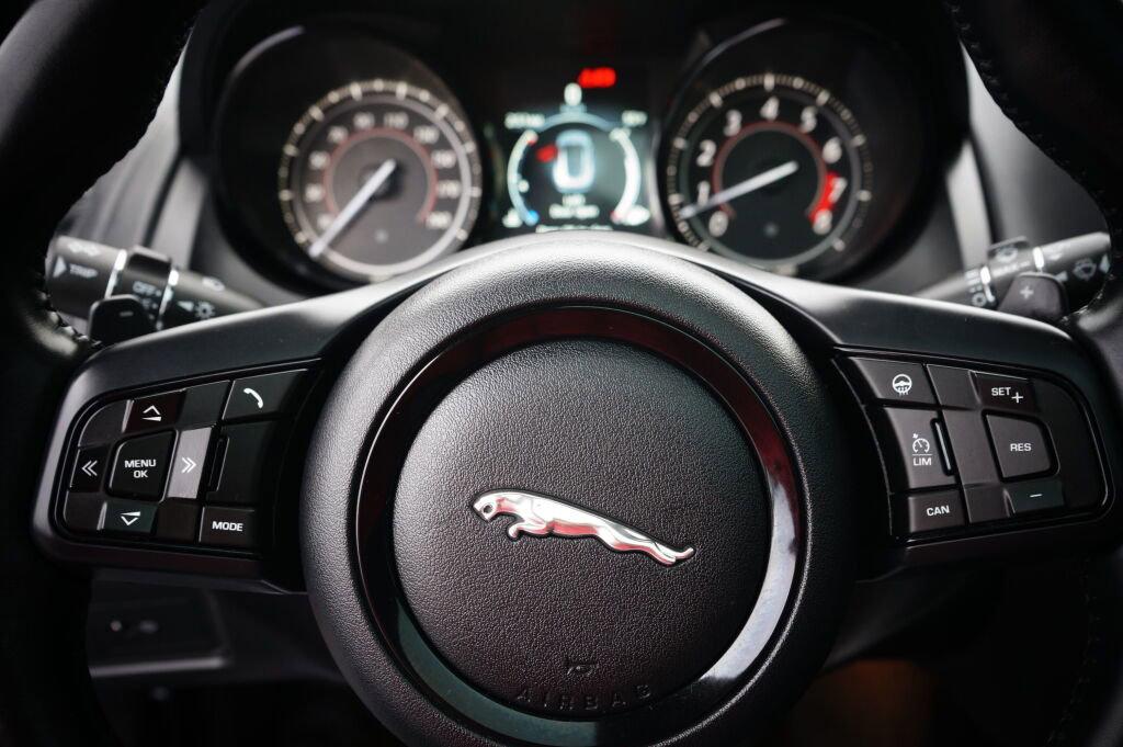 Used 2017 Jaguar F-TYPE S image 24