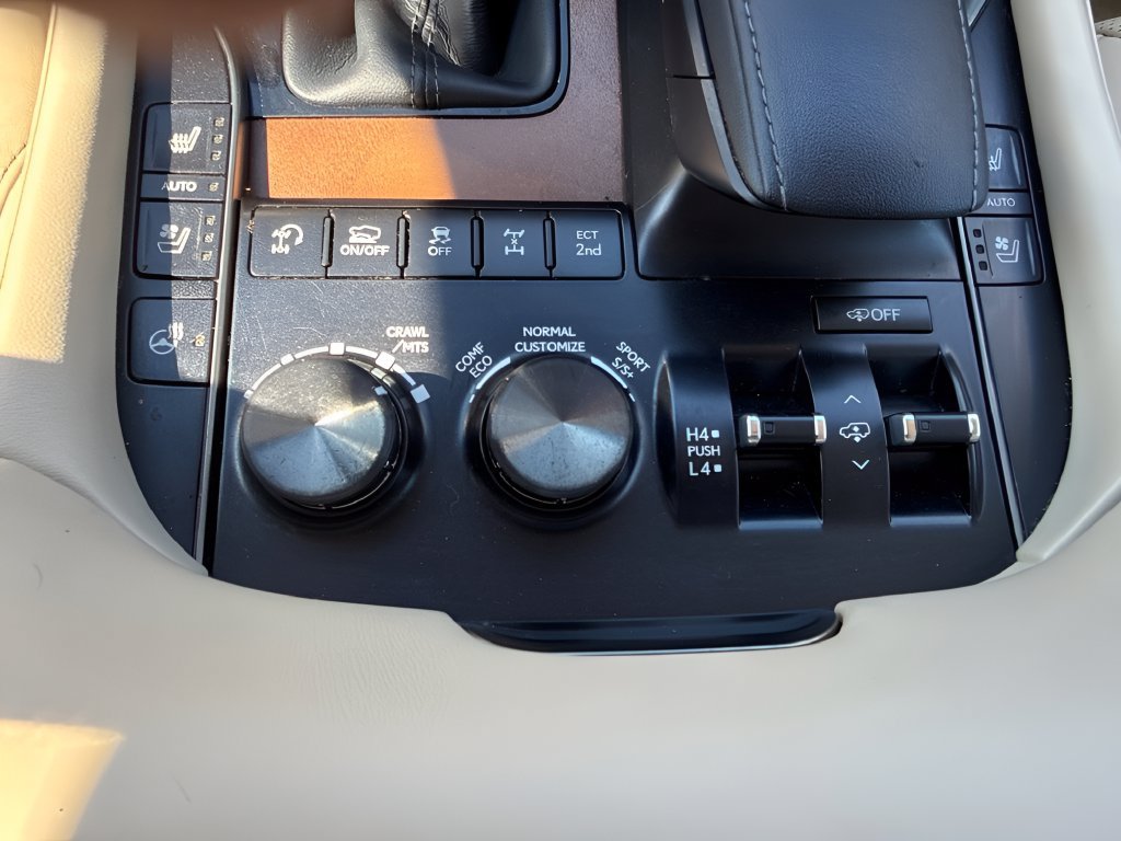 Used 2019 Lexus LX 570 4WD w/ Luxury Package image 21