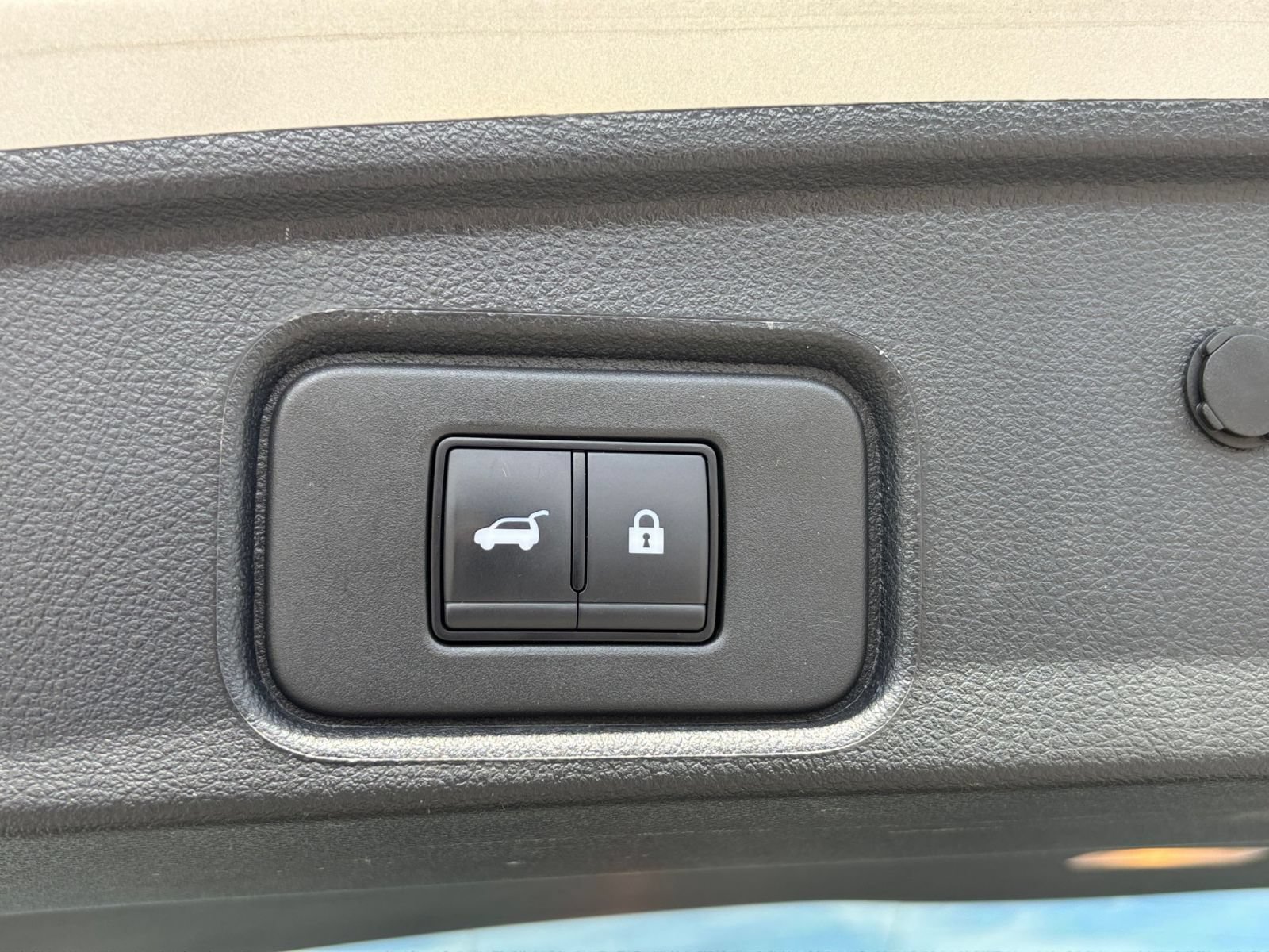 Used 2025 Nissan Pathfinder SV AWD/4WD image 19
