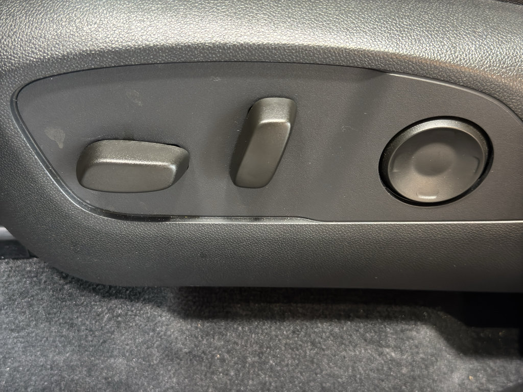 Used 2026 Chevrolet Traverse RS w/ LPO, Floor Liner Package AWD/4WD image 19