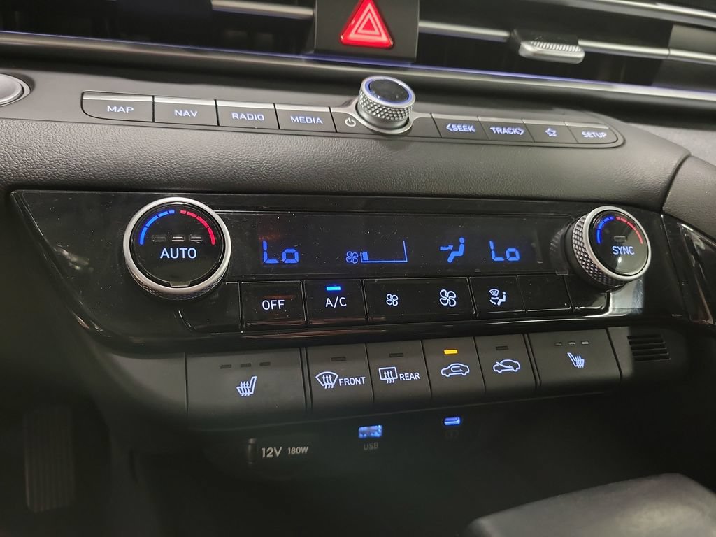 Used 2025 Hyundai Elantra SEL FWD image 19