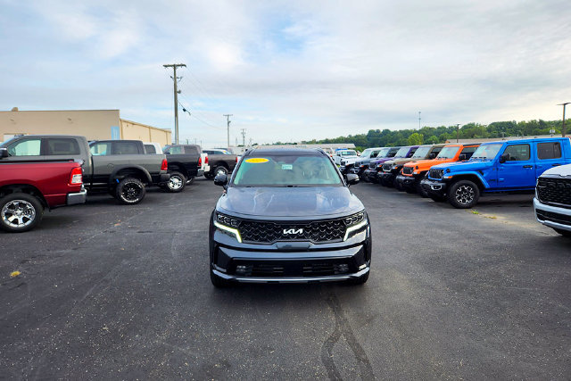 Used 2023 Kia Sorento SX AWD/4WD image 2