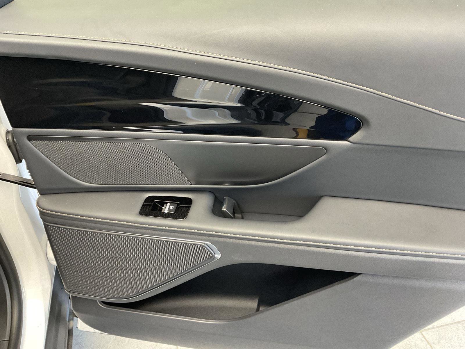 New 2024 Lincoln Nautilus Reserve w/ Jet Appearance Package (87T) image 17