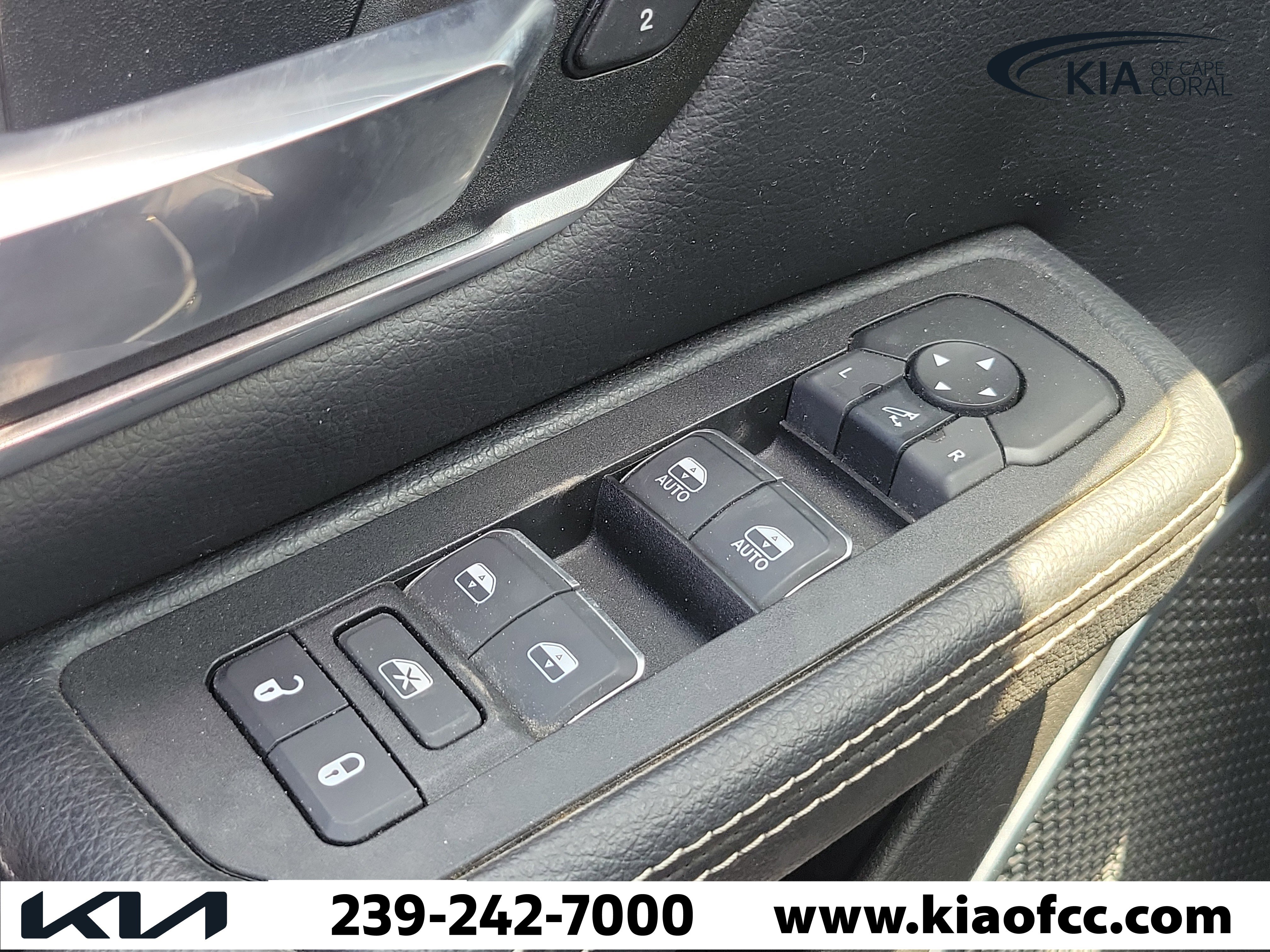 Used 2025 RAM 1500 Laramie AWD/4WD image 26