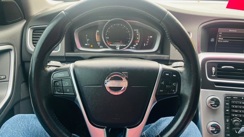 Used 2018 Volvo V60 T5 Cross Country w/ Convenience Package image 11