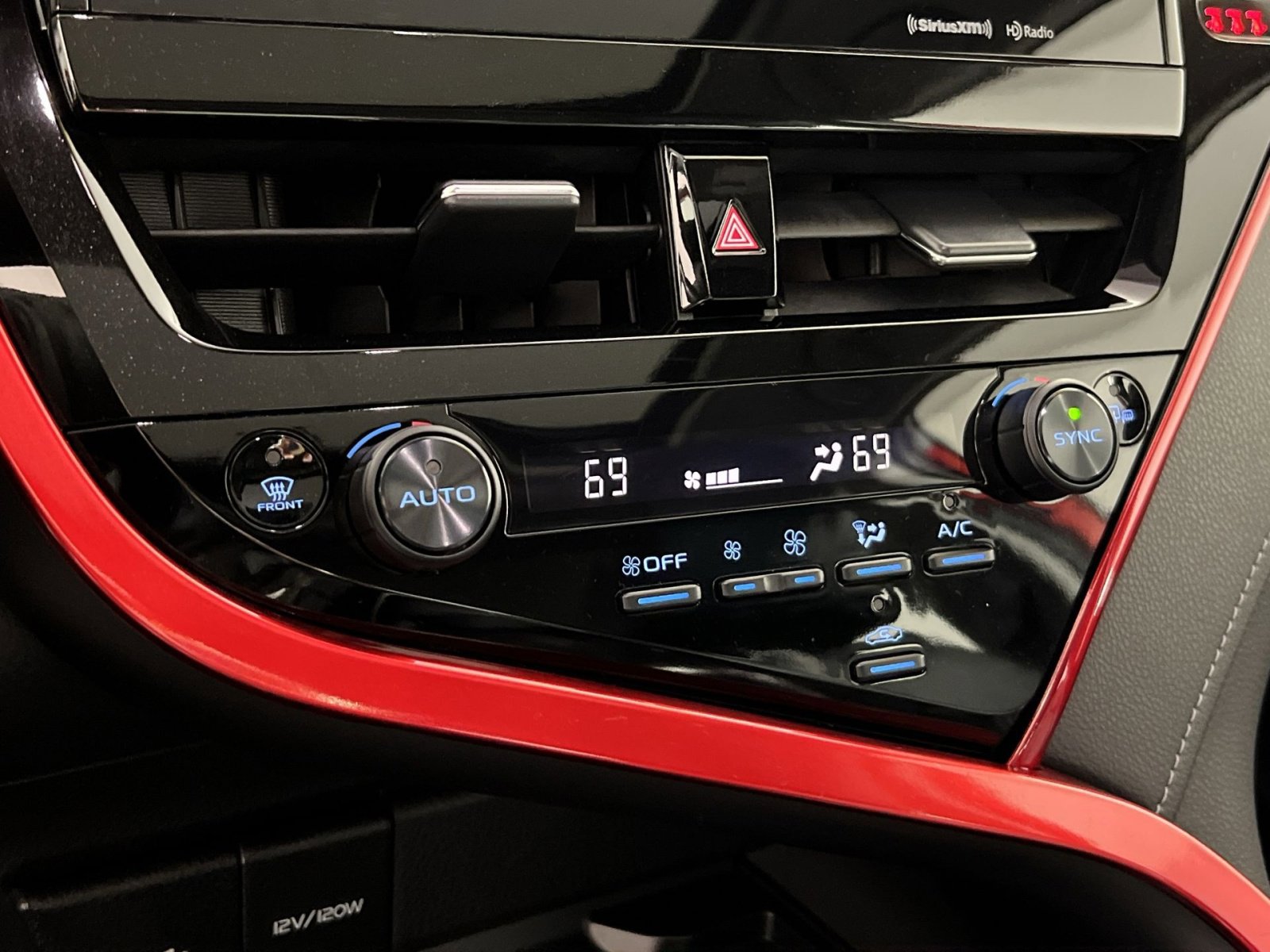 Used 2022 Toyota Camry SE w/ Cold Weather Package image 21