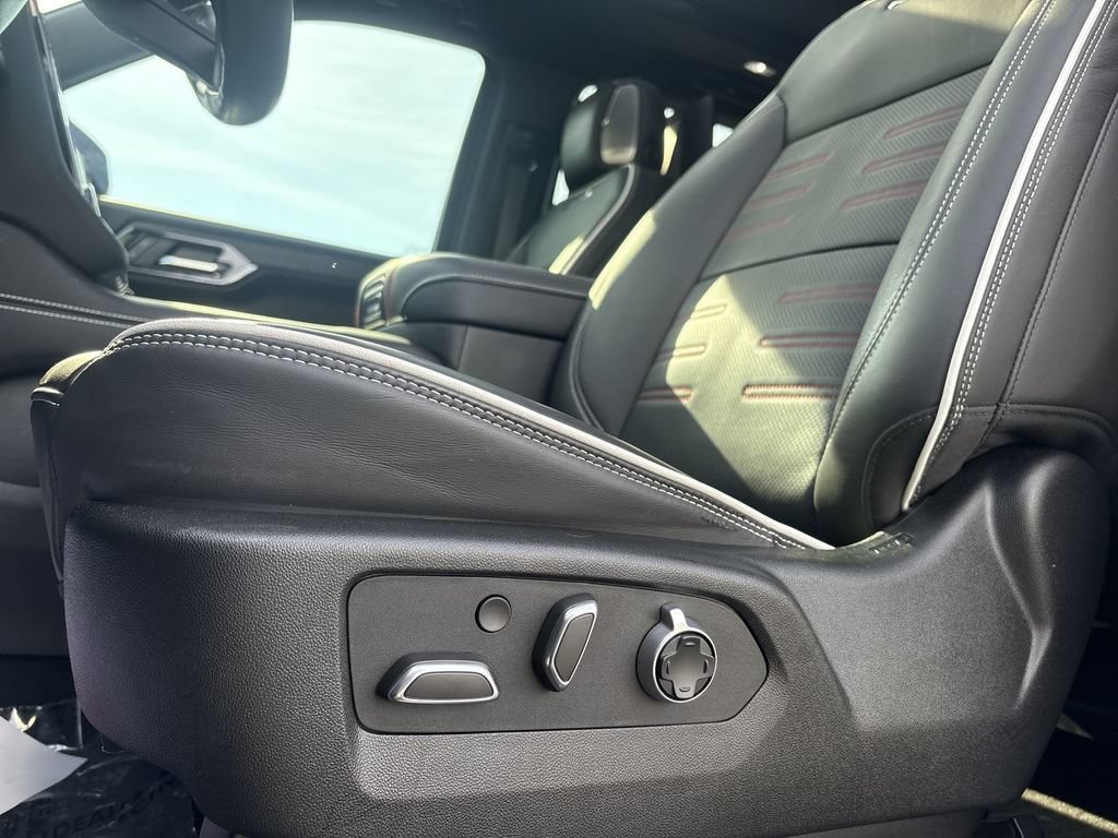 Used 2025 GMC Yukon AT4 Ultimate w/ LPO, Floor Liner Package AWD/4WD image 22