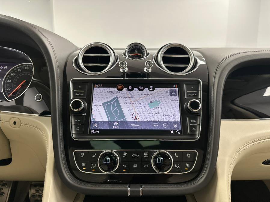 Used 2018 Bentley Bentayga image 49