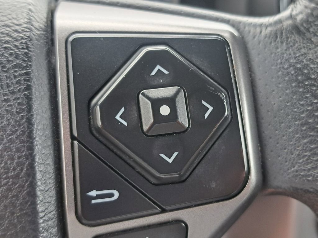 Used 2020 Toyota Tacoma SR5 AWD/4WD image 13