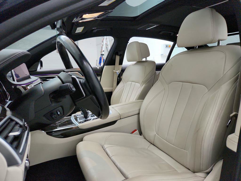 Used 2019 BMW 740i w/ M Sport Package RWD image 14