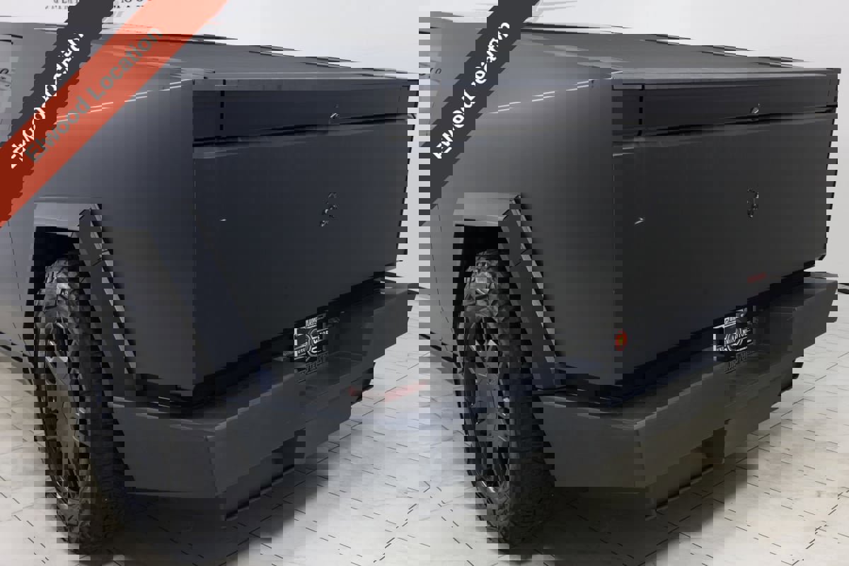 Used 2024 Tesla Cybertruck AWD Crew Cab image 41