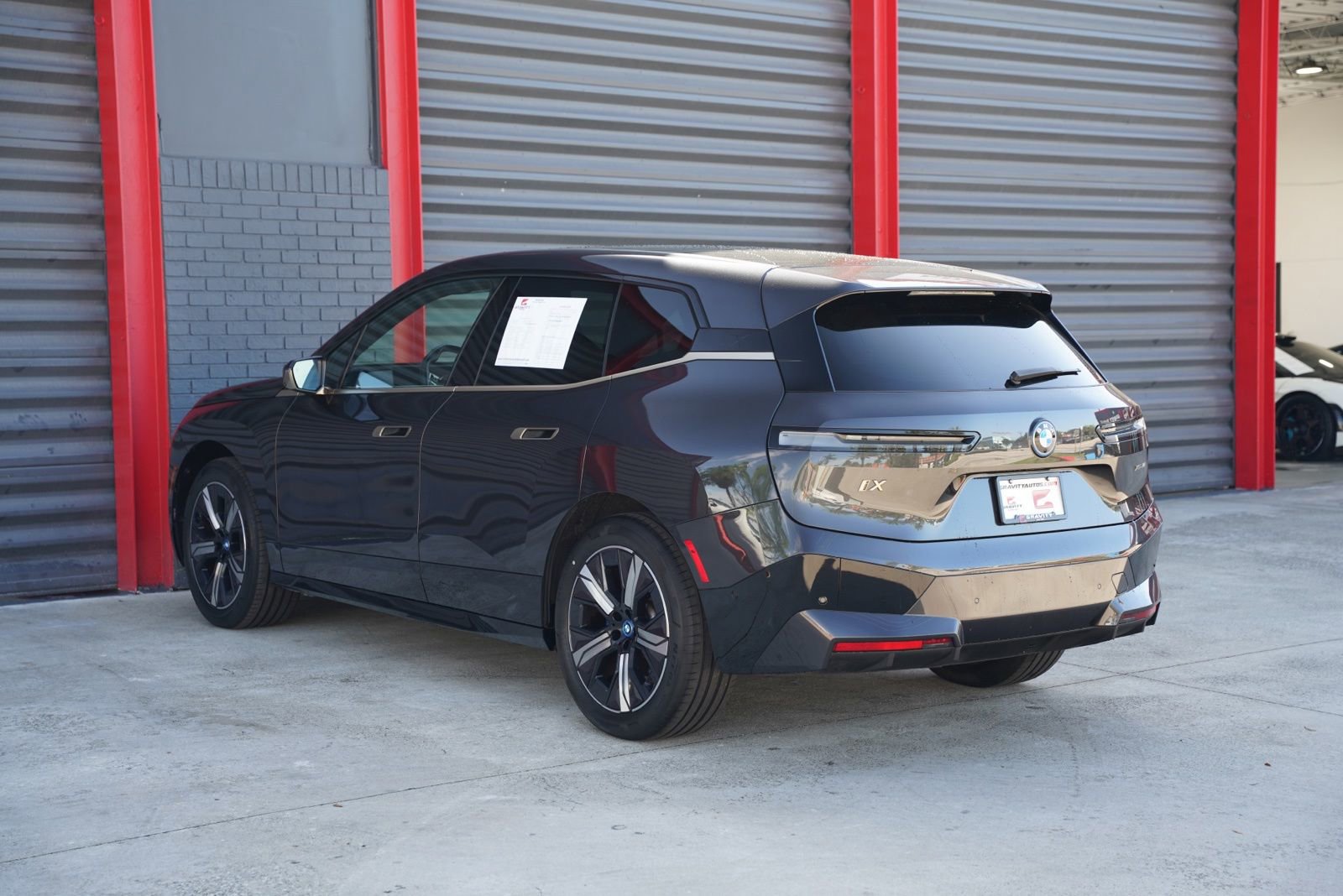 Used 2023 BMW iX xDrive50 w/ Sport Package image 4