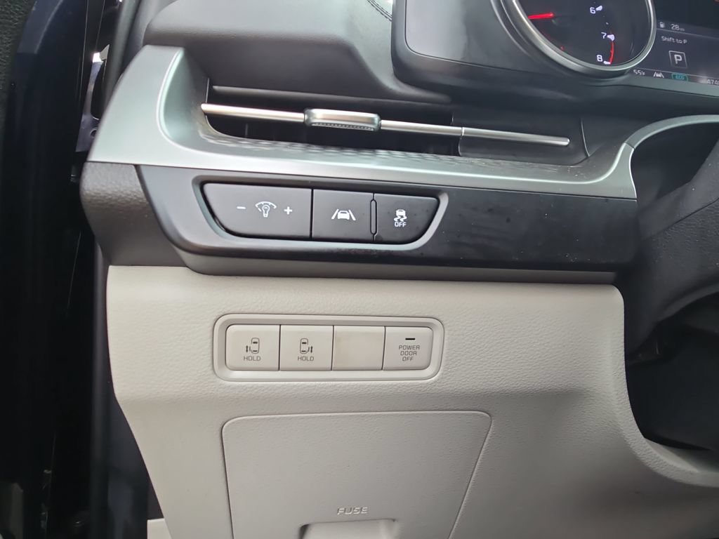 Used 2024 Kia Carnival LX FWD image 26