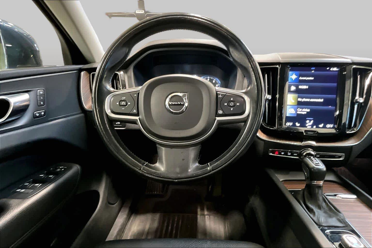 Used 2021 Volvo XC60 T5 Momentum w/ Premium Package AWD/4WD image 6