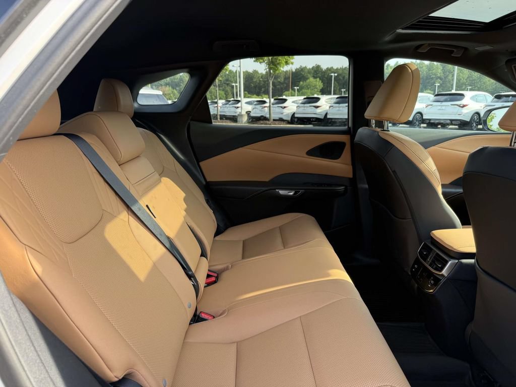 Used 2025 Lexus RX 350 Premium w/ Accessory Package AWD/4WD image 17