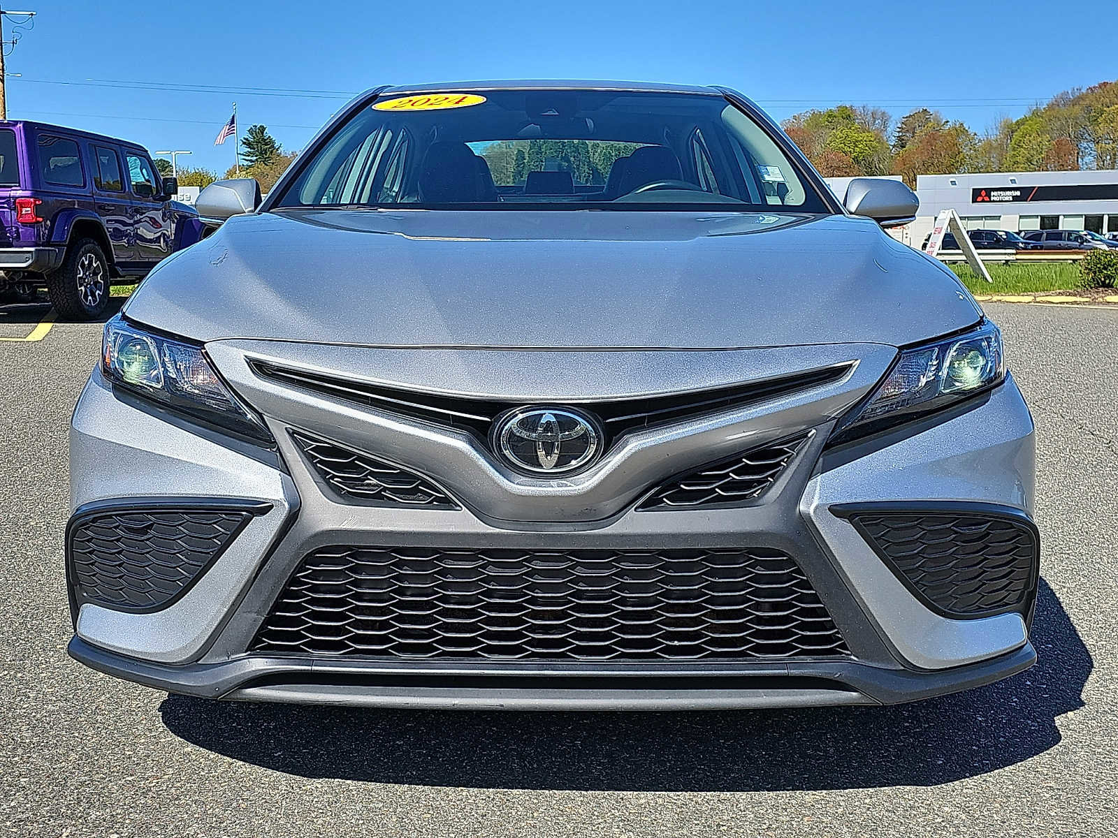 Used 2024 Toyota Camry SE FWD image 2