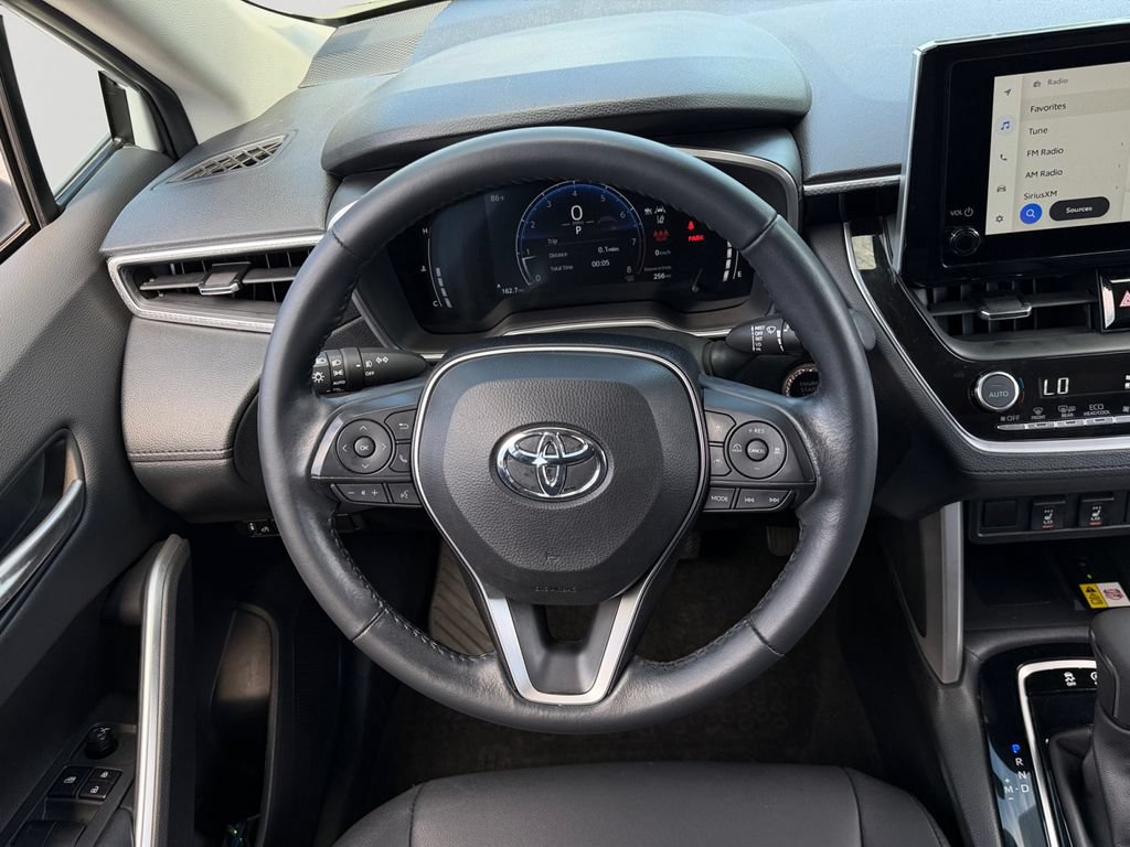 Used 2023 Toyota Corolla Cross XLE w/ Convenience Package AWD/4WD image 16