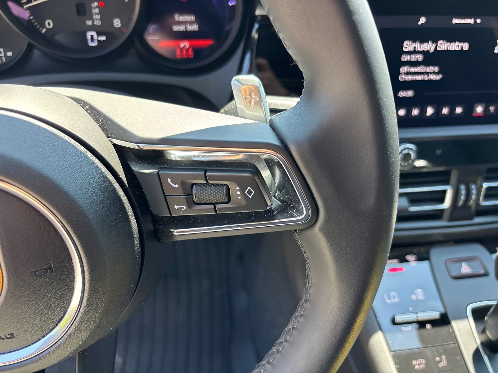Used 2025 Porsche Macan AWD/4WD image 24