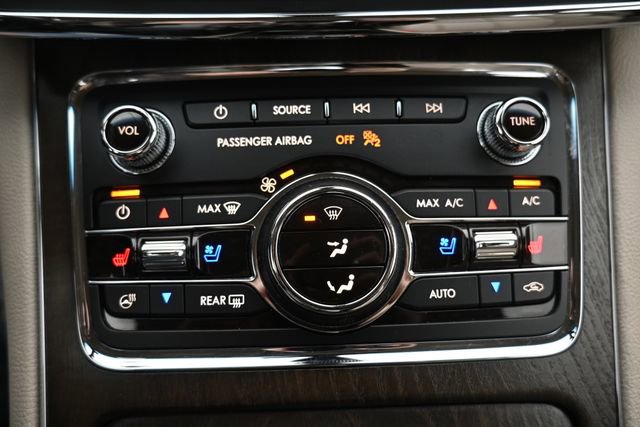 Used 2017 Lincoln Continental Reserve w/ Technology Package image 31