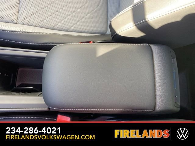 New 2025 Volkswagen Tiguan SE image 40