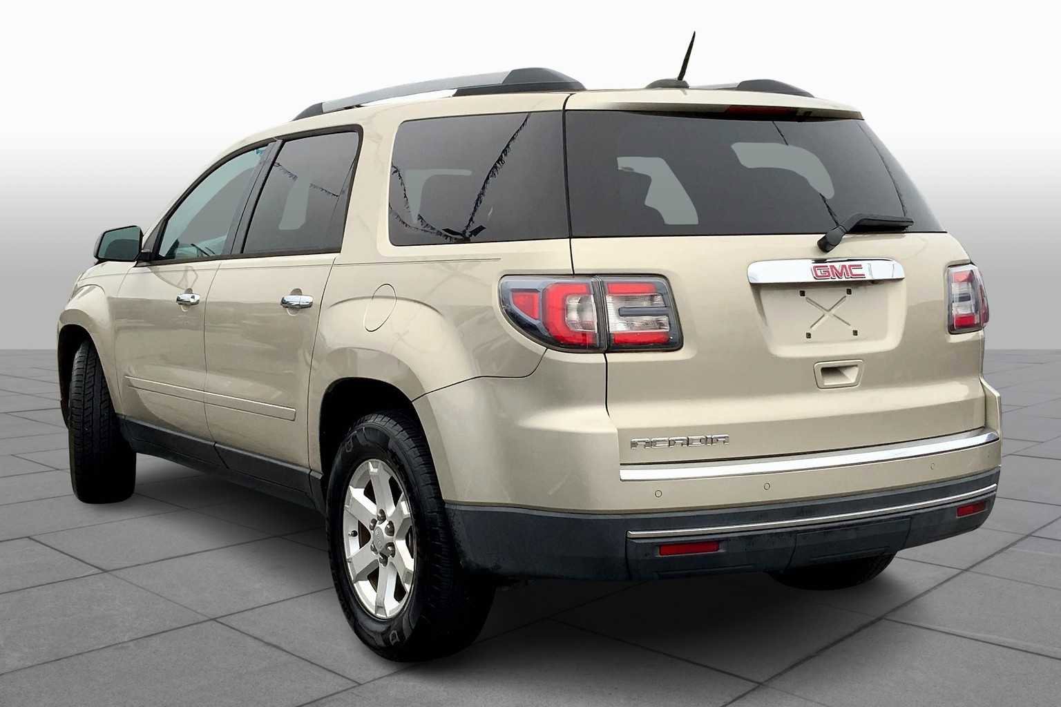 Used 2016 GMC Acadia SLE image 11
