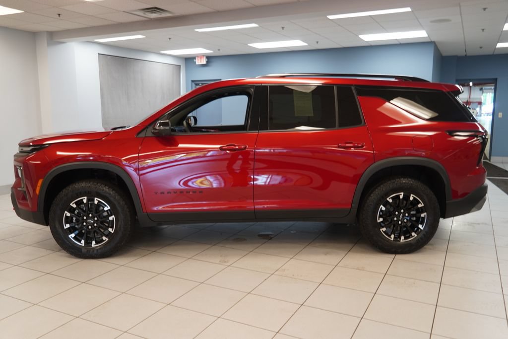 Certified 2025 Chevrolet Traverse Z71 w/ Driver Confidence Package AWD/4WD image 2