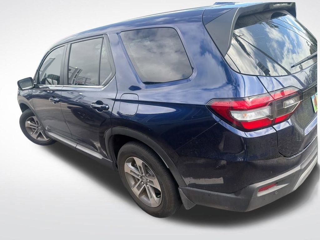Used 2025 Honda Pilot EX-L image 3
