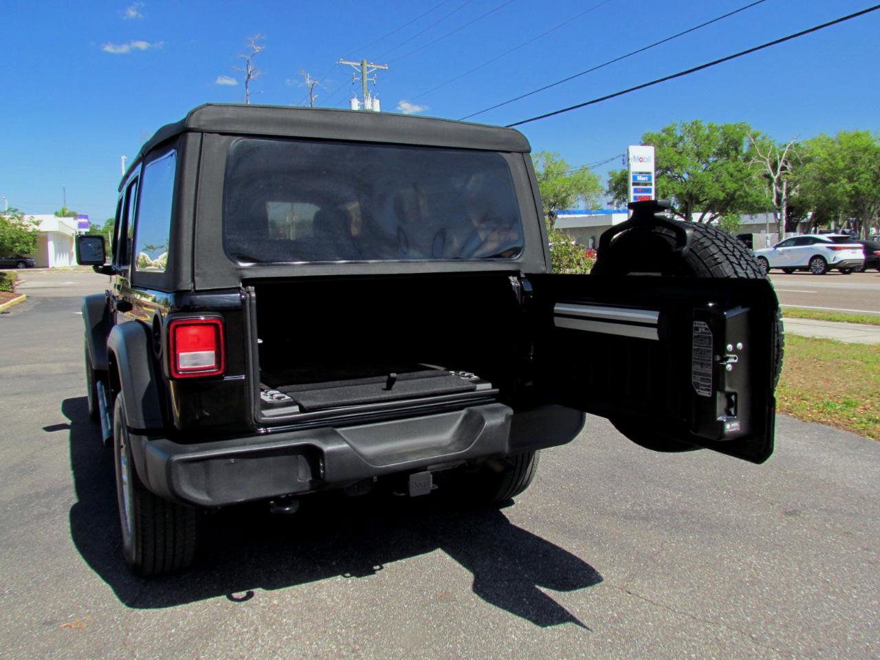 Used 2022 Jeep Wrangler Unlimited Sport AWD/4WD image 19